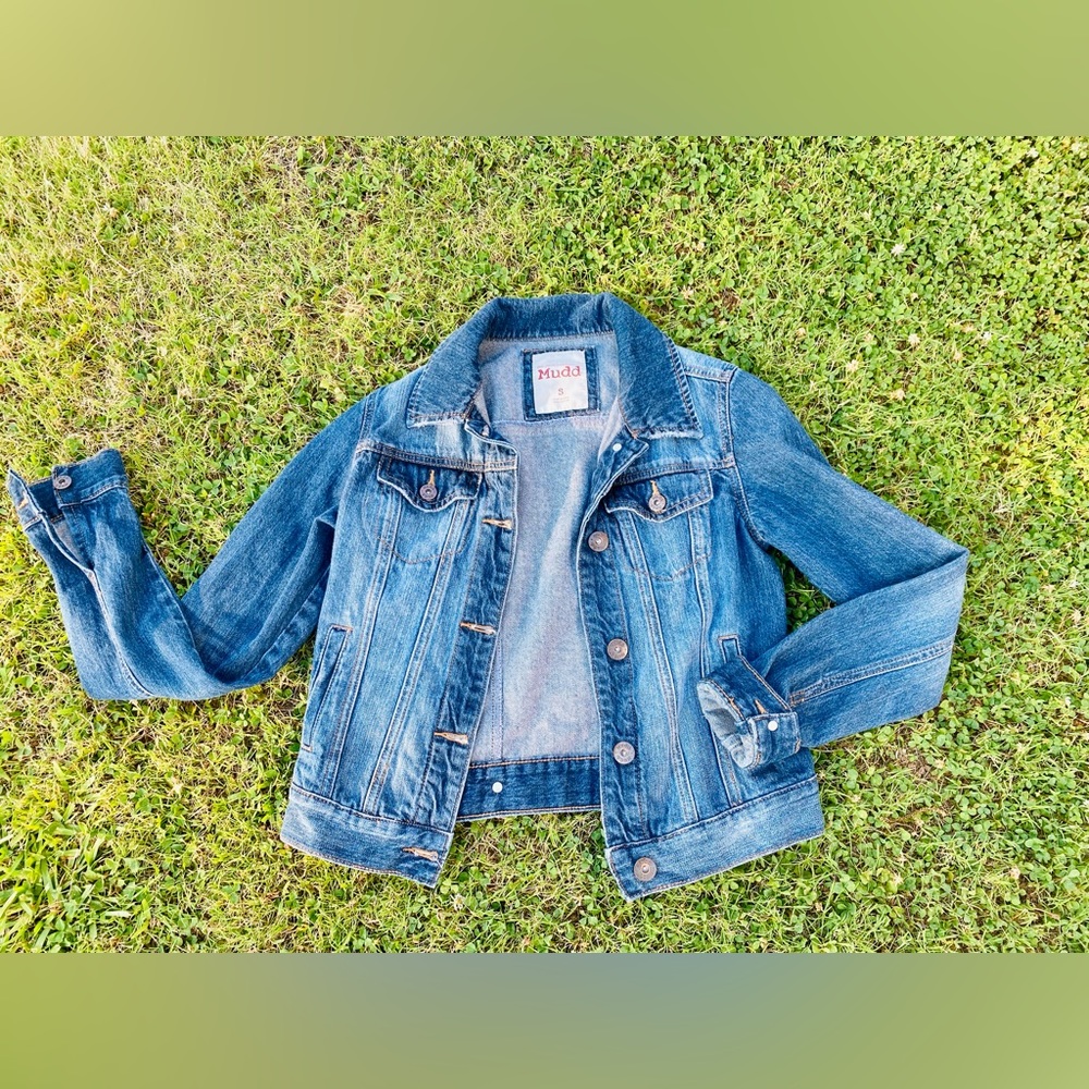 🌸 Women’s Jean Jacket Size Small 🌸